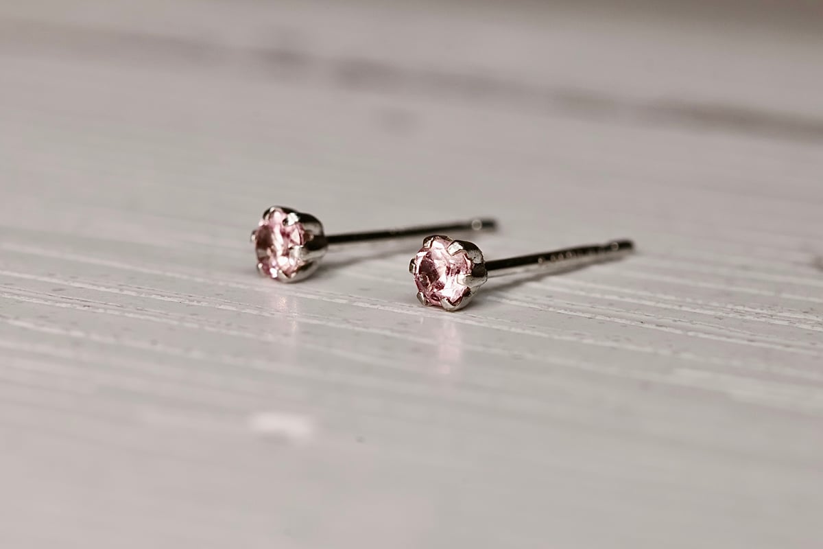 Pt900ピンクトルマリン•スーパーキュービックピアス　新品未使用品 Pt900ピンクトルマリン•スーパーキュービックピアス 新品未使用品 楽天
