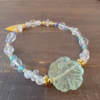 【ハンドメイド作家さん作成品】ハイビスカスフローライト羽チャームデザインブレス内径15.5cm