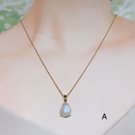 【ケース入り】月光の女神の導き　ムーンストーン　ペンダントトップドロップ　14×10mm