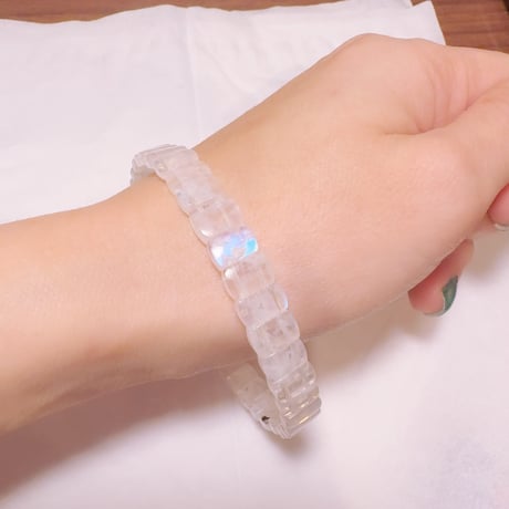 ［バングル］［一点もの］レインボームーンストーン｜青いシラーが浮かぶ｜幅7.6mm