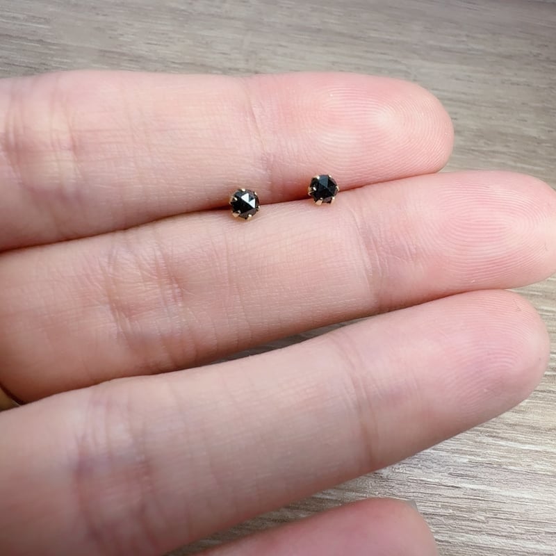 ete K18 ブラックダイヤモンド クロス ピアス ete K18 ブラックダイヤモンド クロス ピアス