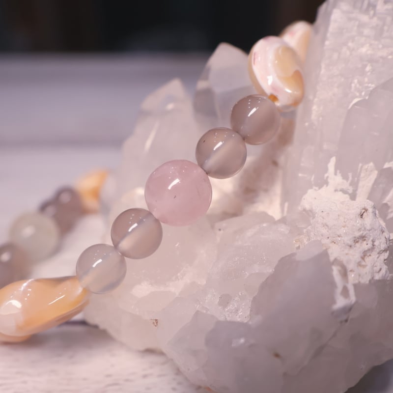 天珠ラリマー×マザーオブパールと水晶のデザインブレス　　おまけ付 桜瑪瑙 マザーオブパール 水晶 「春霞に光る」パワーストーン