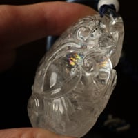 ［彫刻］限定１個　虹入り 台湾仕入れセール　水晶　彫刻　組紐ネックレス