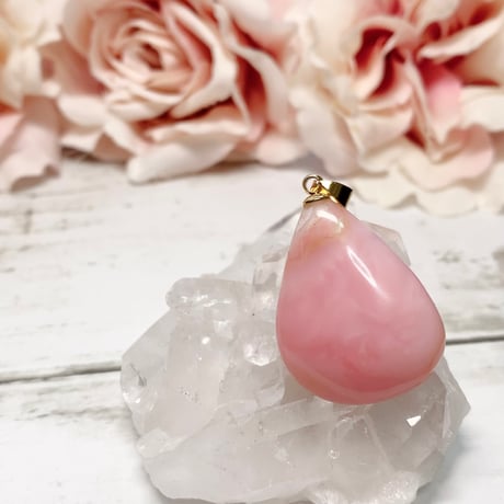 ケース入り　【愛情・癒し・希望】k18gpピンクオパール　ドロップ　ペンダントトップ 30×22.5mm