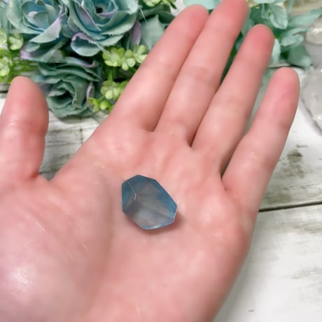 青い海の守護　ラフカット アクアマリン タンブル 6.1g