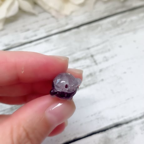 【彫刻】心をクリアにする　フローライトビーズ　熊 17.5×14mm