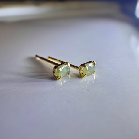 ［ピアス］18金イエローゴールド アレキサンドライト 0.16ct