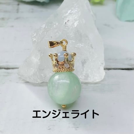 【ファンダリカオリジナル】K18gp 天地を結ぶ調和の石 地球の安定と天使の導き、愛と豊かさの融合　グリーンマイカ王冠ペンダント