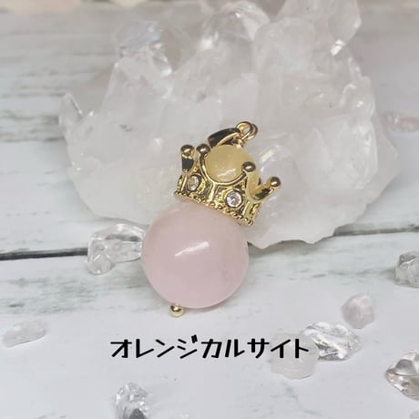 愛の守護者と心の誓い　モルガナイト王冠ペンダントトップ