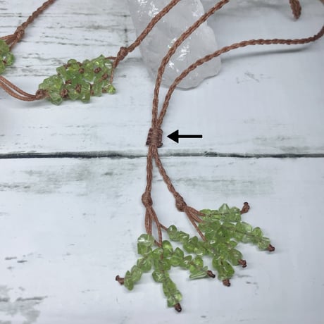 ［ペンダント］成長への扉を開く　ラフロックレモンクォーツ、ペリドット編みネックレス　約70cm