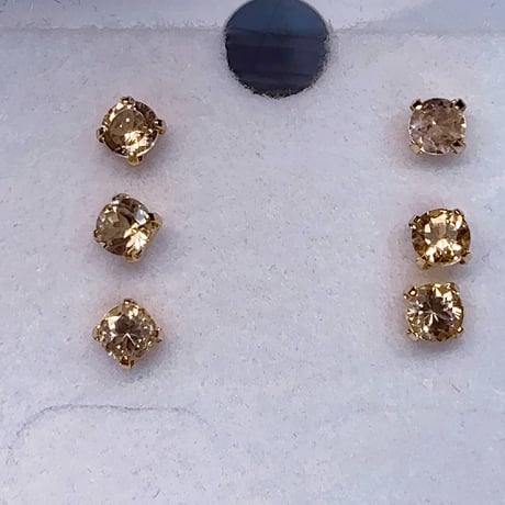［ピアス］工房応援企画　K18　18金 インペリアルガーネットラウンドカット3mmピアス　0.2ct
