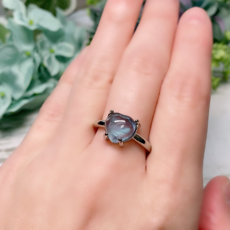 リング］【3月誕生石】不思議な虹色シラーのディープカラー