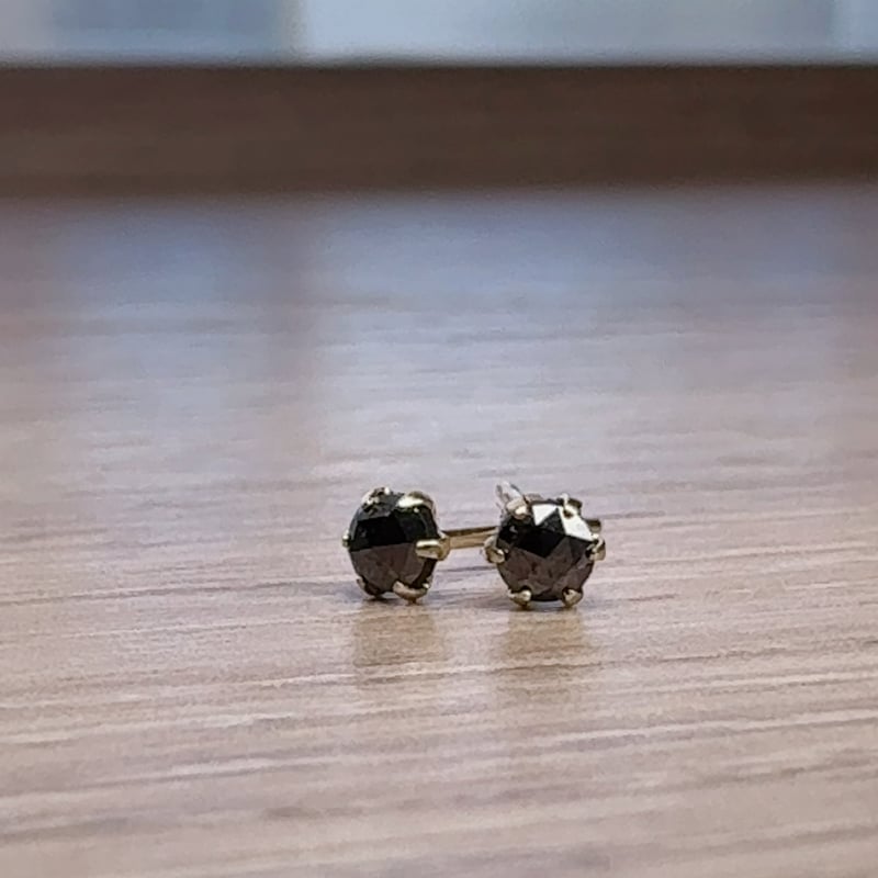 ピアス］K18YG ブラックダイヤモンド 0.2ct | pundarika