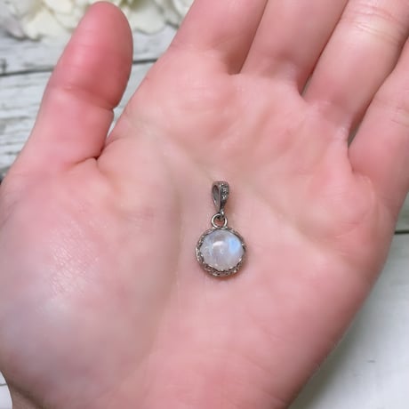 ［ペンダント］ムーンストーン　 21.6×11.5mm