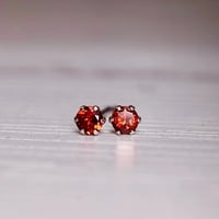 ［ピアス］工房応援企画　PT900　ガーネット　ピアス