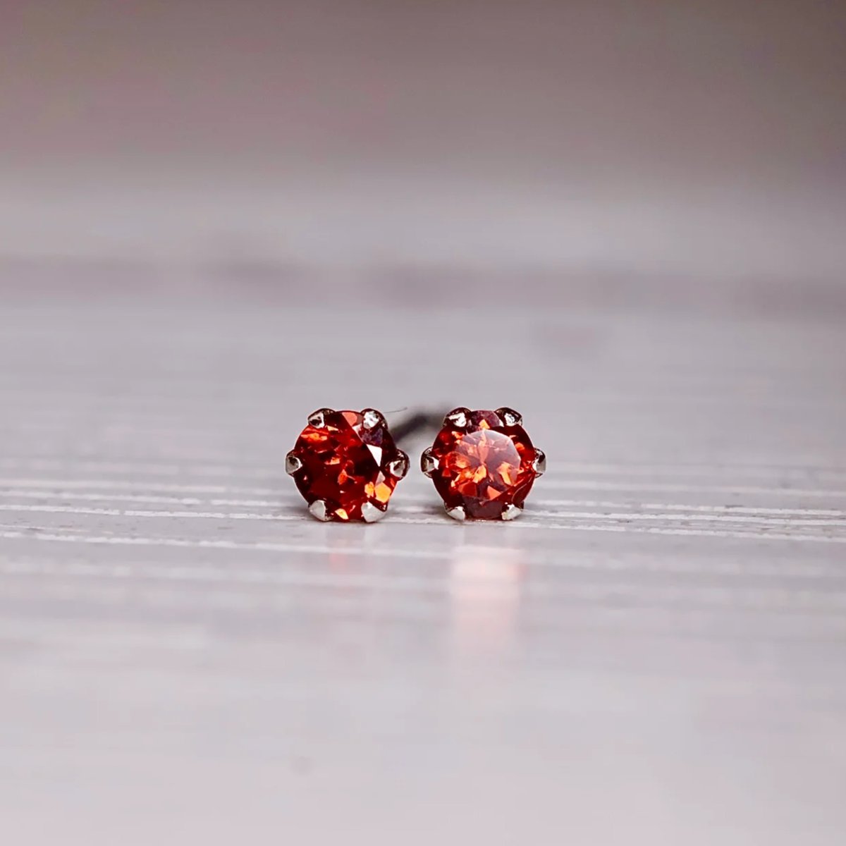 ピアス］工房応援企画 PT900 ガーネット ピアス | pundarika