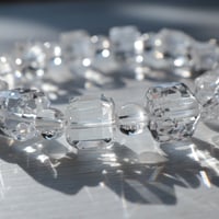 ［ブレスレット］水晶 キューブカット　〜光の結晶〜【思考を澄ませる石】