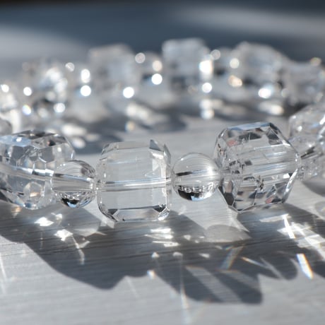 ［ブレスレット］水晶 キューブカット　〜光の結晶〜【思考を澄ませる石】