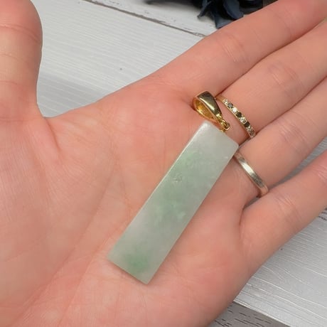 ［ペンダント］【証明書付き】糸魚川産　翡翠ペンダントトップ45ｍｍ