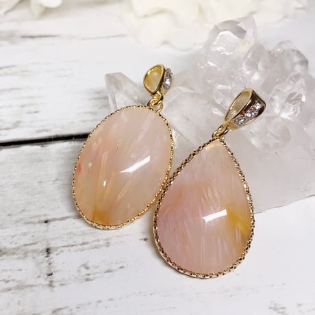 Kaya ♦︎アメジスト・マザーオブパールフラワーカービングチャーム Kaya ♦︎アメジスト・マザーオブパールフラワーカービングチャーム