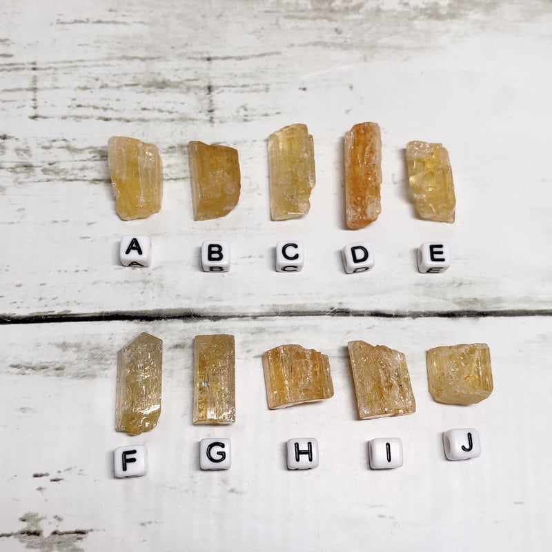 究極品質　皇帝の聖石　虹のインペリアルゴールデントパーズ原石型PT 超レア】インペリアルトパーズ 皇帝の宝石が導く、成功と魅力の輝き