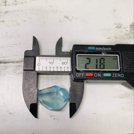 青い海の守護　ラフカット アクアマリン タンブル 6.1g