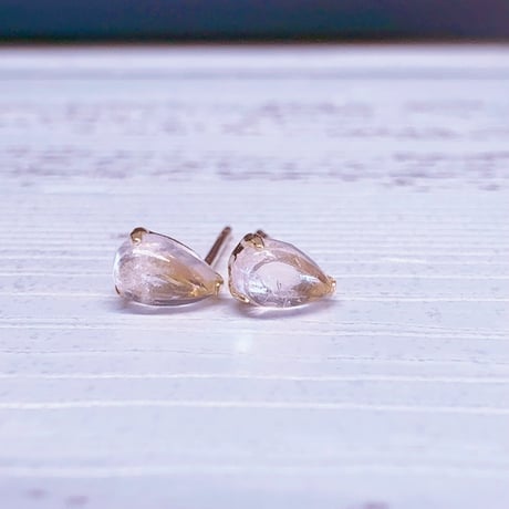 ［ピアス］k18イエローゴールド モルガナイト ティアドロップカボション0.4ct