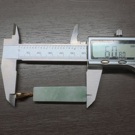 ［ペンダント］【証明書付き】糸魚川産　翡翠ペンダントトップ45ｍｍ