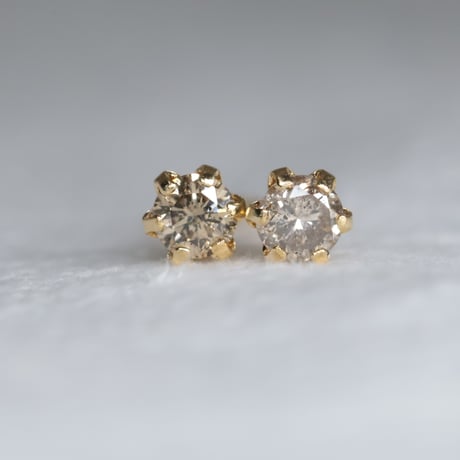 ［ピアス］K18 ダイヤモンド　2mm　0.1ct