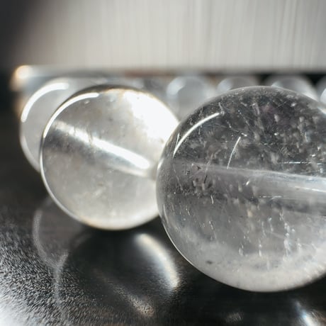 ［ブレスレット］窓の外はみぞれ雪  ホワイトサゲニティッククォーツ 13mm 内径17cm