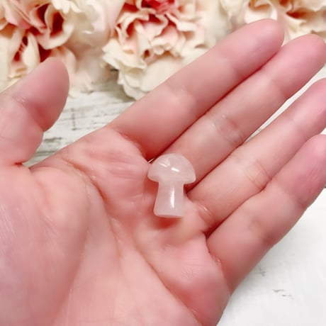 ［彫刻］愛と癒しの象徴　ローズクォーツきのこ2cm