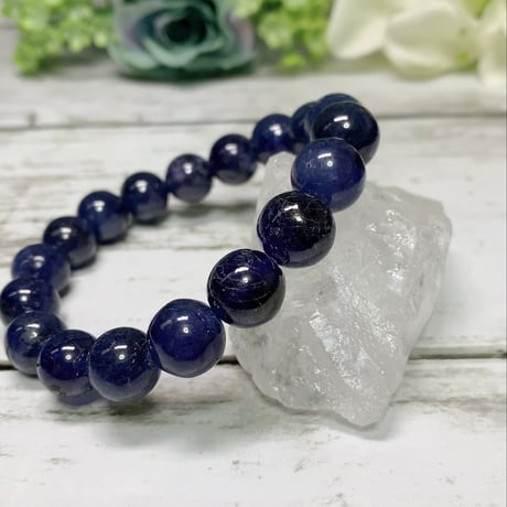 特大48.01ct。非加熱スリランカ産ブルーサファイア原石。グラスボディ