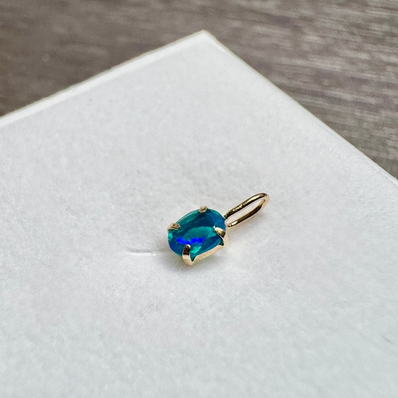 K18YG ペンダント エチオピアンブルーオパール オーバルカット3x4mm