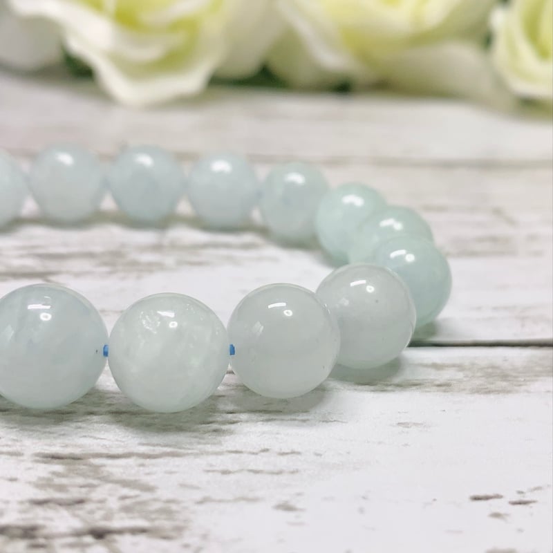 グリーンアクアマリン　ブレスレット 緑の海の癒しの石 心を落ち着かせ、自己表現と成長を導く宝石 グリーン