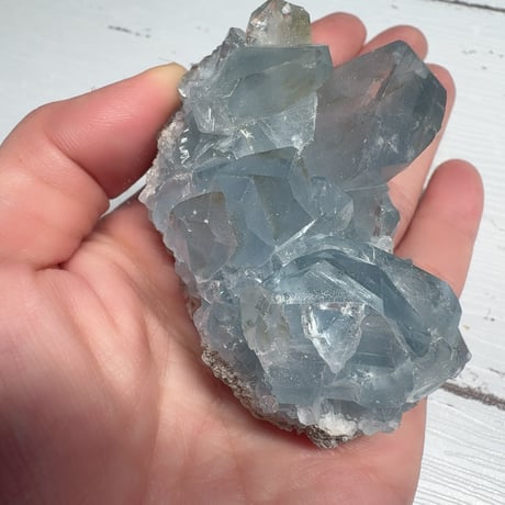 ［クラスター］  空の静寂を宿す結晶　セレスタイト天然クラスター 130g