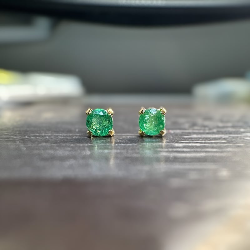 ピアス］k18 刻印有り イエローゴールド エメラルド ラウンド