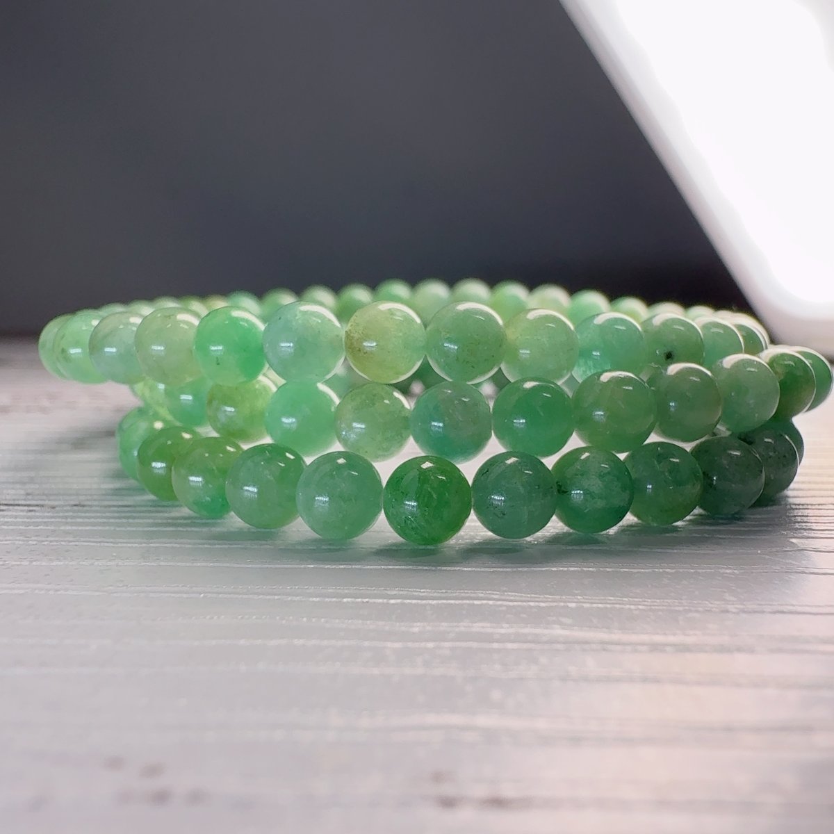 【はくとん( 'ω')ŧ‹\"ŧ‹\"】希少バイカラーエメラルド翡翠ゴムブレス はくとん( 'ω')ŧ‹