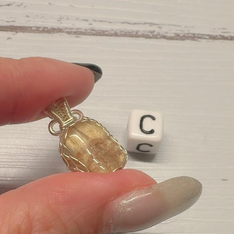 ルチルワイヤーペンダントトップ シルバーカラー 23~30mm | pundarika