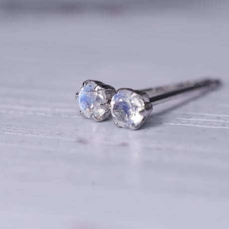 ［ピアス］工房応援企画　PT900　ムーンストーン　ピアス