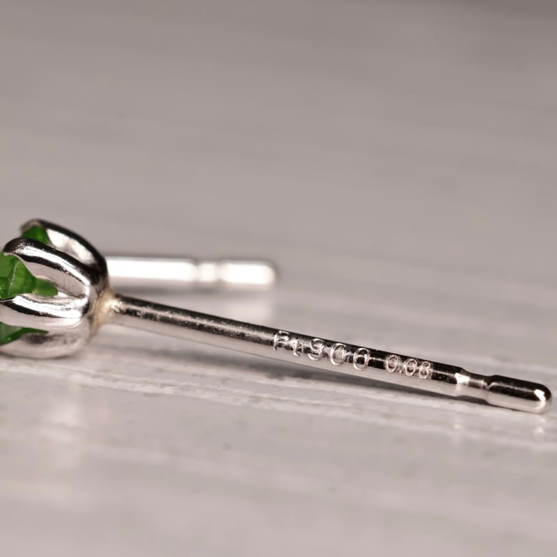 専用JF309★高級 デマントイドガーネット0.26ct D pt ピアス 鑑付 専用JF309☆高級 デマントイドガーネット0.26ct D pt ピアス 鑑