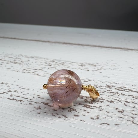 虹入り エンジェルフェザーカコクセナイト12.5mm～天使の羽が舞う神秘の紫水晶～【ファイナルグレード】【人気の1粒ペンダント】k24gp  45cmチェーン付き