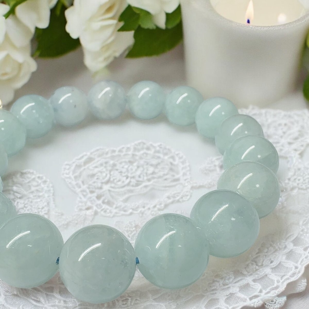 緑の海の癒しの石 心を落ち着かせ、自己表現と成長を導く宝石 グリーン