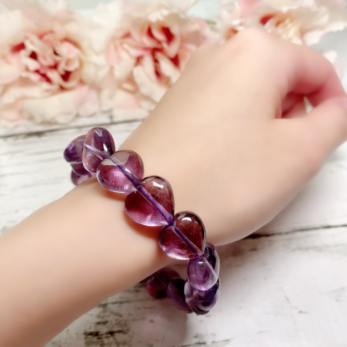 ラベンダーアメジスト薔薇とブラックスピネルのピアス ラベンダーカルセドニーとスピネル ラベンダーアメジスト ピアス