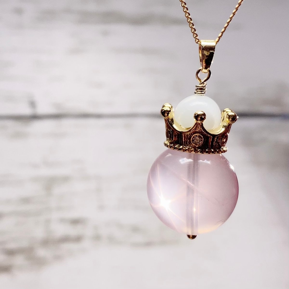 ペンダント」【人気の王冠シリーズ】k24gp 女王の薔薇 ─ スターローズ