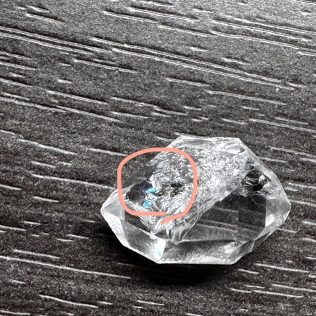 ［原石］高透明度 虹入り強 “キークリスタル”特徴 黒色内包 NY産 ハーキマーダイヤモンド原石 6.05ct