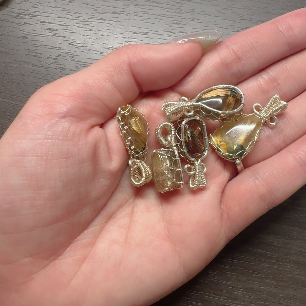 ルチルワイヤーペンダントトップ シルバーカラー 23~30mm | pundarika