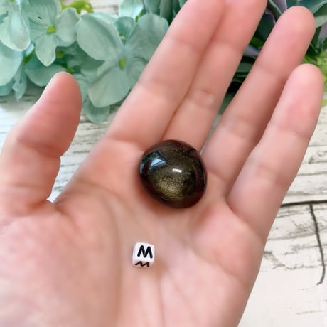 暗闇に輝く金色の砂 太陽の盾　ゴールデンオブシディアン　タンブル