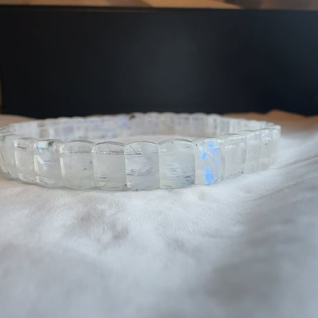 ［バングル］［一点もの］レインボームーンストーン｜青いシラーが浮かぶ｜幅7.6mm