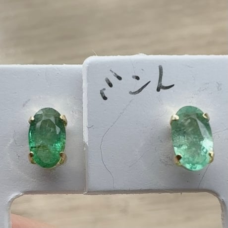 ［ピアス］K18YG エメラルド 0.4ct オーバル3×5