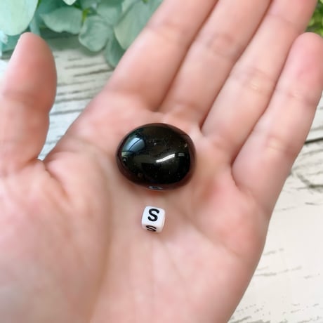 暗闇に輝く金色の砂 太陽の盾　ゴールデンオブシディアン　タンブル